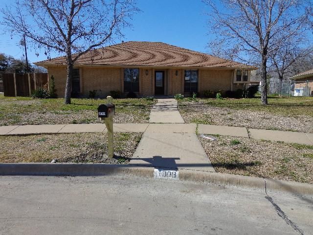 1908 W Princeton Dr, Ennis, TX 75119