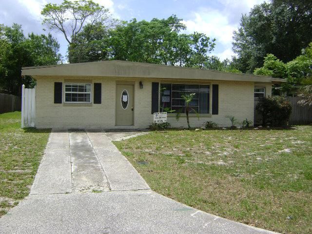 121 Laurel Dr, Sanford, FL 32773