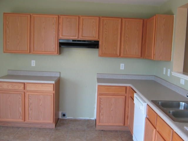 200 Beech Dr, Kyle, TX 78640