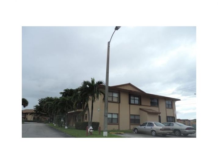 2575 W 67 PL # 22-3, Hialeah, FL 33016