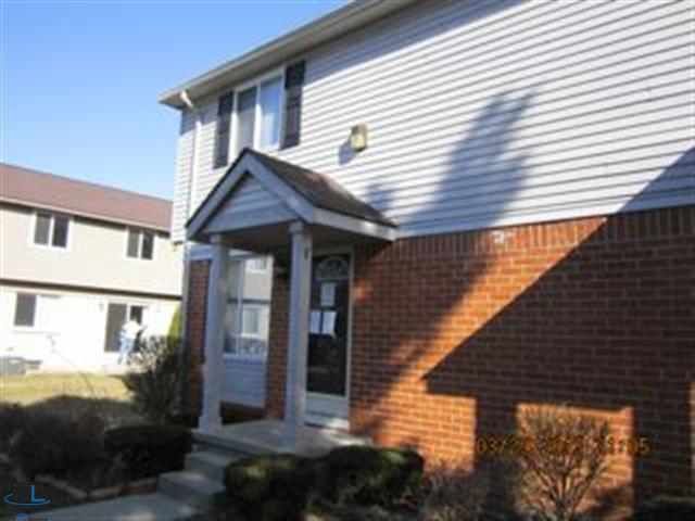 2320 Orchard Crest St # 95, Utica, MI 48317