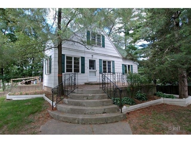 1504 Wheeler St, Woodstock, IL 60098