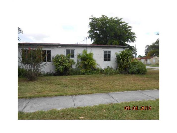 2043 NW 50 ST, Miami, FL 33142