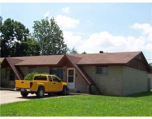 1002 W Rozell ST, Rogers, AR 72756