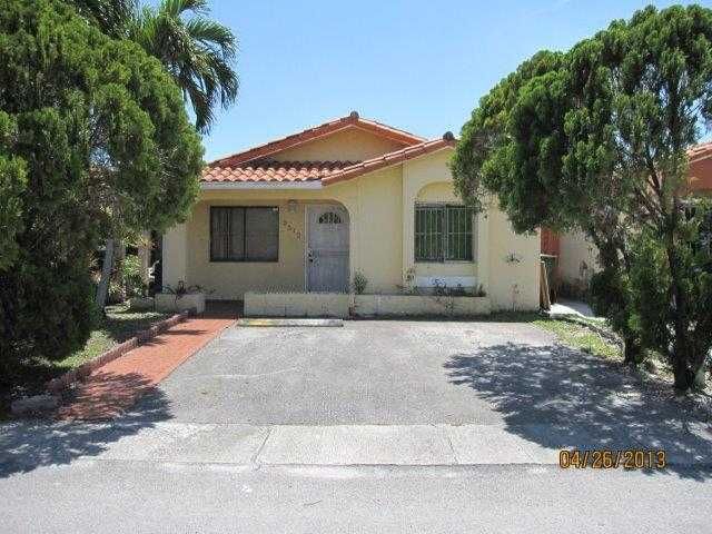 2512 W 64th Pl, Hialeah, FL 33016