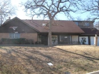 330 Somerset Cir, Bedford, TX 76022