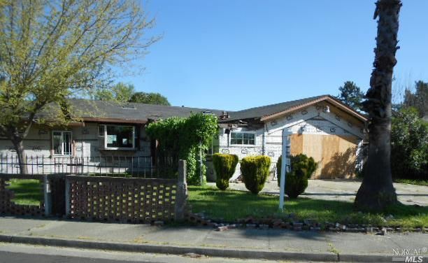 330 Bluebird Dr, Windsor, CA 95492