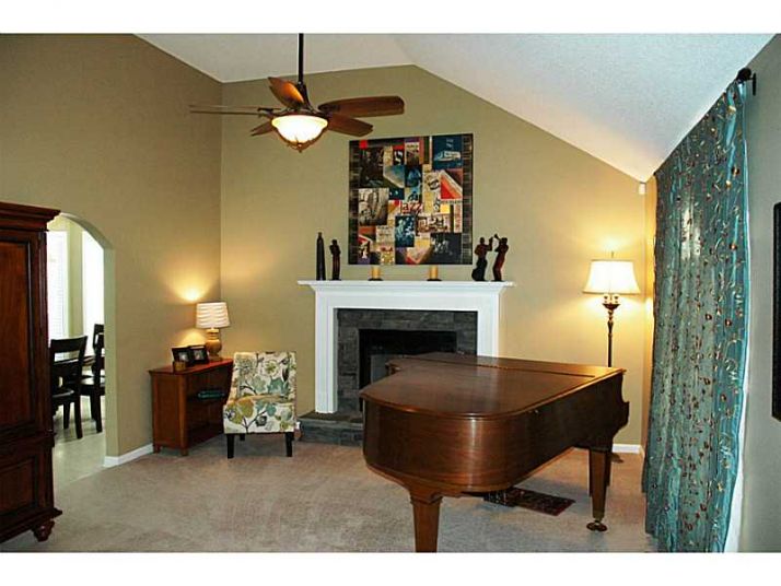 962 Taylors Farm Court, Canton, GA 30115