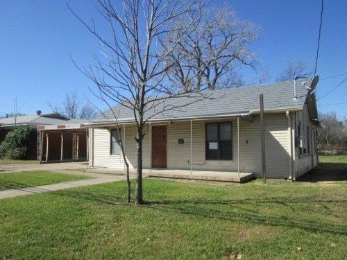 324 Meadow Park Dr, Fort Worth, TX 76108