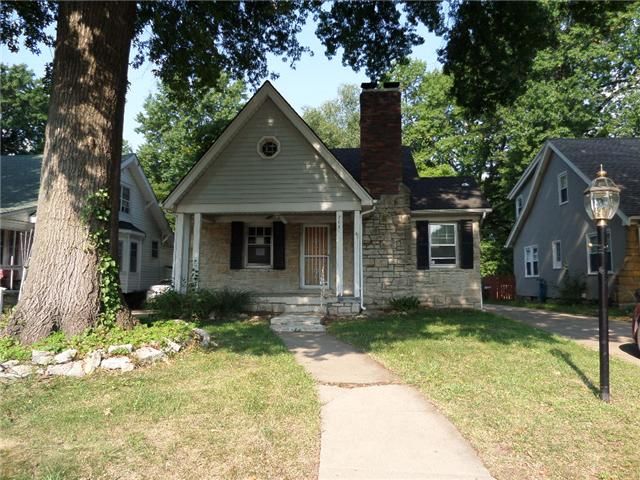 7646 Madison Ave, Kansas City, MO 64114