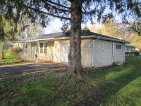 316 Lynwood Dr, Whiteland, IN 46184