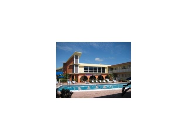 26 DIPLOMAT PW # 2270, Hallandale, FL 33009