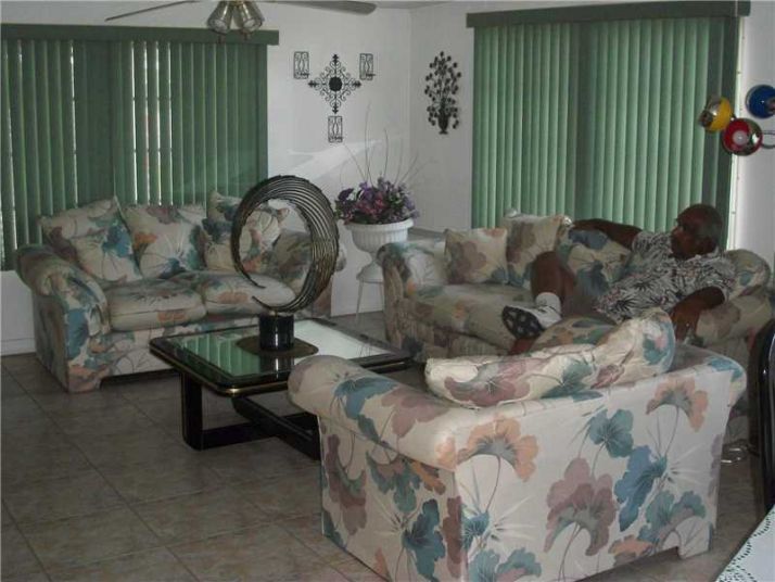 300 MARINE DR, Hallandale, FL 33009