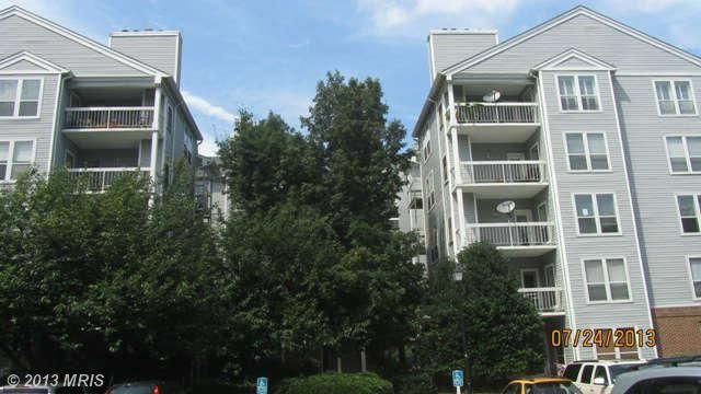 3176 Summit Square Dr # C2, Oakton, VA 22124