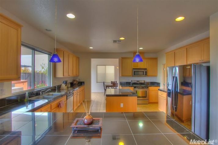 3472 Bridgeway Lakes Dr, West Sacramento, CA 95691