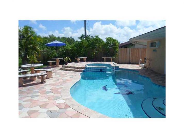 14940 SW 129TH PLACE RD, Miami, FL 33186