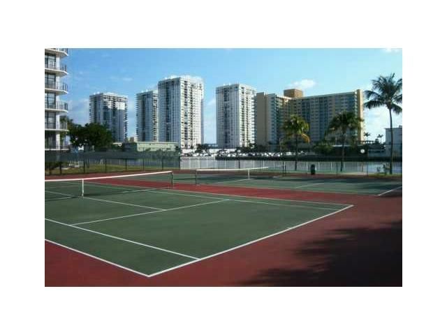 1000 PARKVIEW DR # 605, Hallandale, FL 33009