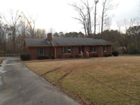 2707 Branchwood Dr, Kinston, NC 28504