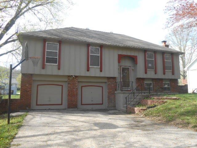 10906 Northwest Walnut Creek Dr, Kansas City, MO 64152