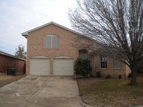 623 Hollyberry Dr, Mansfield, TX 76063