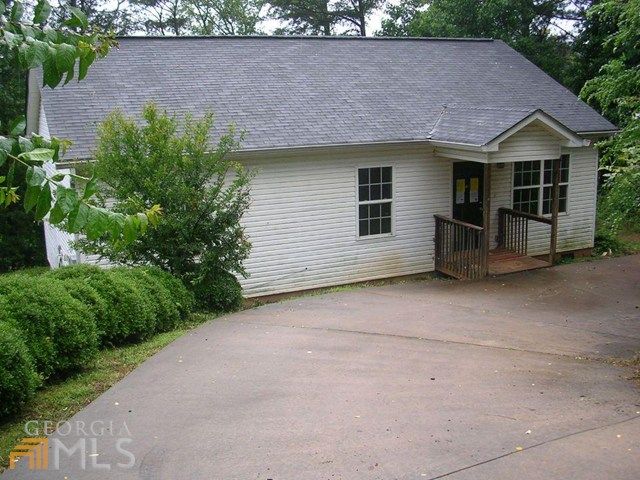 607 Teakwood Dr, Gainesville, GA 30501