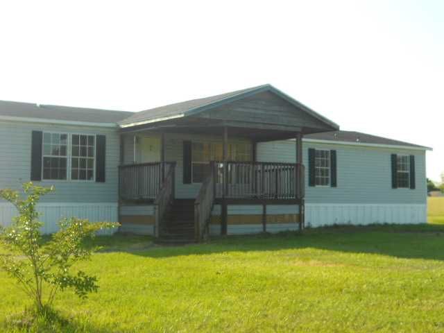 516 Ridgewood Dr, Ray City, GA 31645