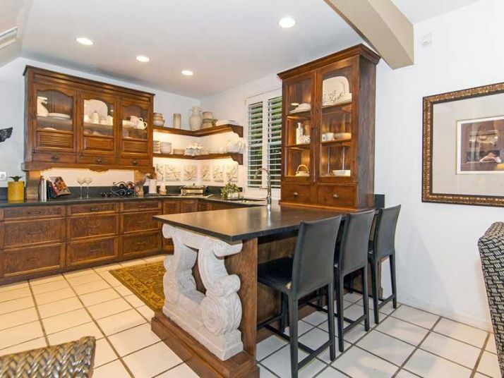 2983 JACKSON AV # 8, Miami, FL 33133