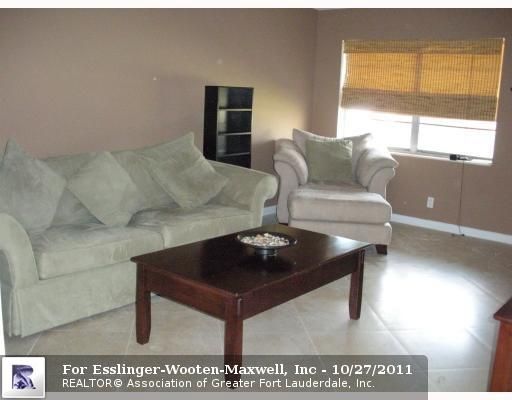 2415 LINCOLN ST # 104, Hollywood, FL 33020