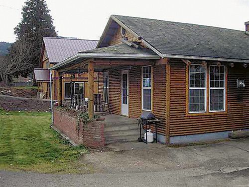 917 S 1st Av, Mill City, OR 97360