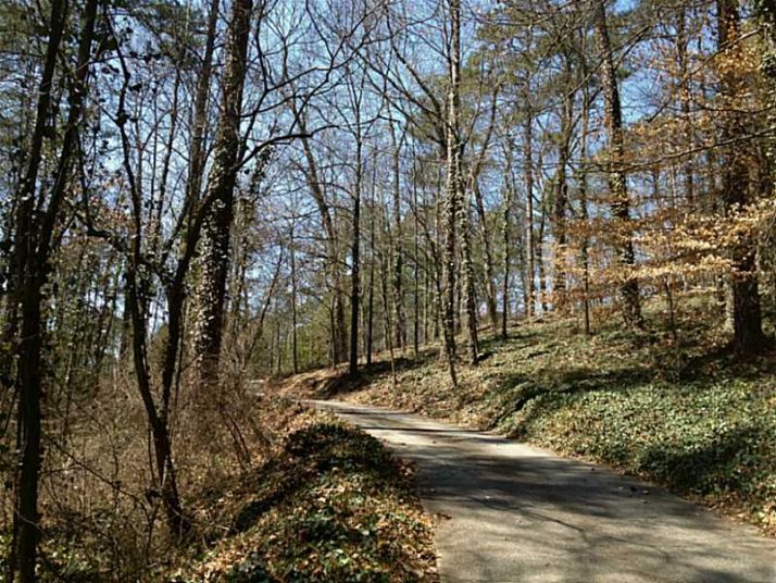 935 Crest Valley Drive Nw, Atlanta, GA 30327