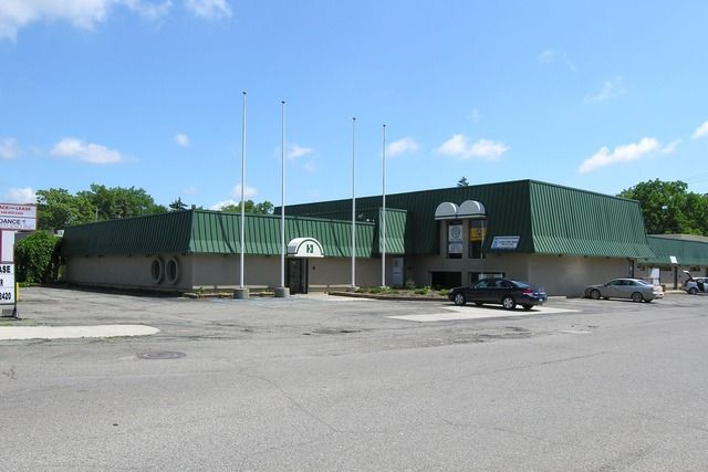 3325 Orchard Lake Road, Keego Harbor, MI 48320