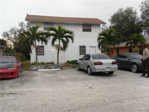 1756 NW 85 ST, Miami, FL 33147