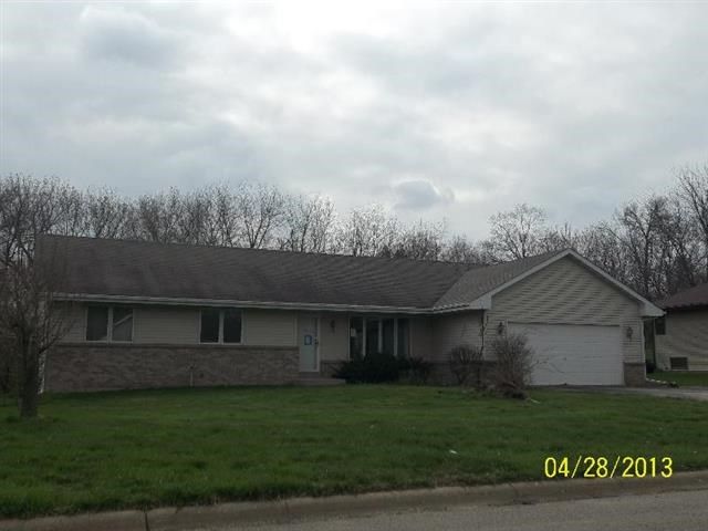 6381 Cherokee Hills Dr, Rockford, IL 61109
