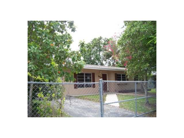 16501 SW 102 AV, Miami, FL 33157