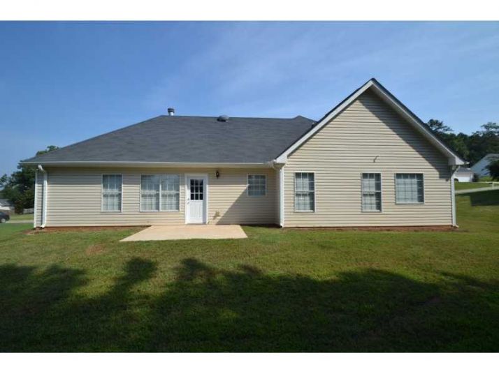 150 Calico Loop, Grantville, GA 30220
