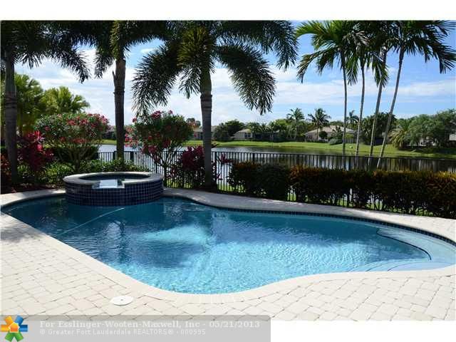 2584 MAYFAIR LN, Fort Lauderdale, FL 33327