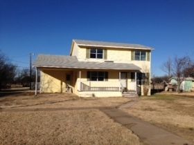 102 S 6th St, Santa Anna, TX 76878