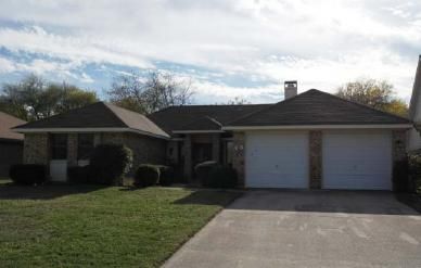 48 Robins Nest Dr, Lake Dallas, TX 75065