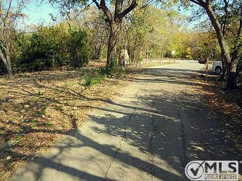 37 Thompson Street, Lake Dallas, TX 75065