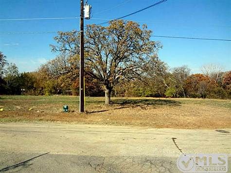 42 Thompson Street, Lake Dallas, TX 75065
