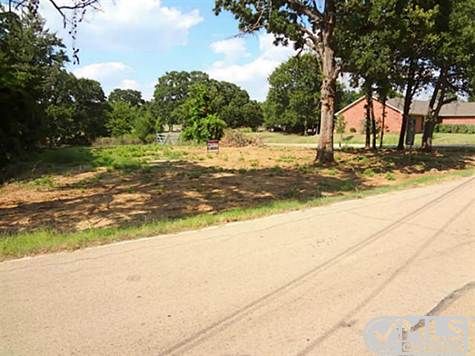 28 Pembrook Street, Lake Dallas, TX 75065