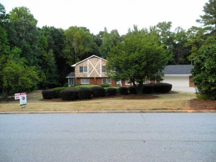 738 Pine Needle Road, Hampton, GA 30228