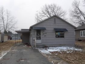 975 Woodlawn Ave, Newark, OH 43055