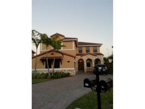 827 NW 97 CT, Miami, FL 33172