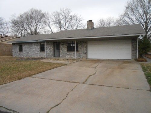425 Martin St, Bonham, TX 75418