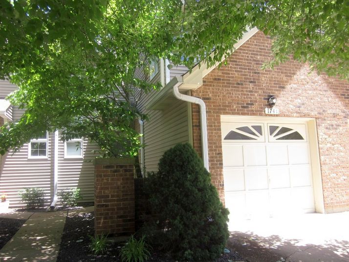 Blue Oak Dr, Chesterfield, MO 63017