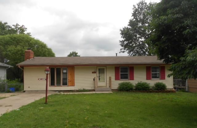 900 Jackson St, Pleasant Hill, MO 64080