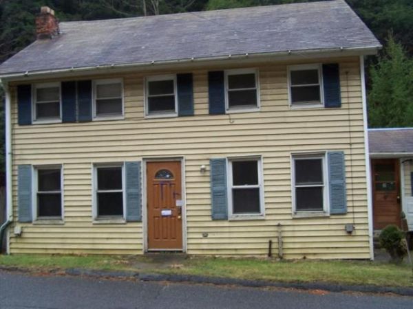 180 Forest St, Lee, MA 01238