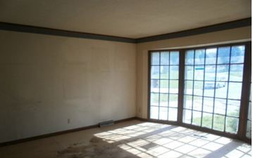 218 Maple Dr, Smithville, MO 64089