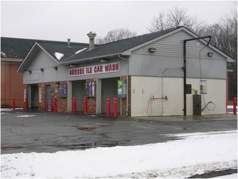 8890 MACOMB ST, Grosse Ile, MI 48138